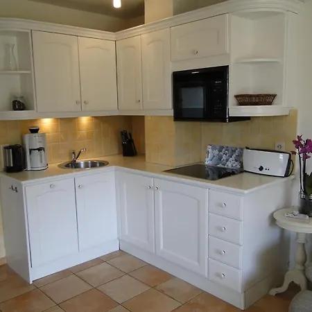 Raantem Hues, Ra 08 Daire